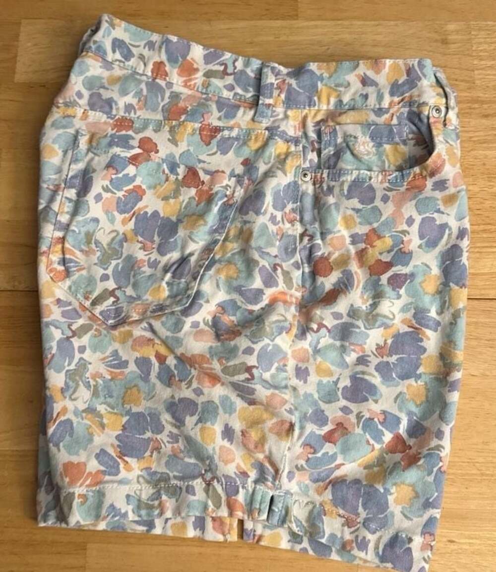 Gloria Vanderbilt Amanda Floral Print Shorts Size 8